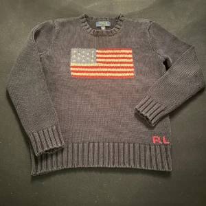 Ralph lauren tröja - sällsynt Ralph lauren usa flagg tröja.  Storlek M, nyskick! Fraktar endast🚚