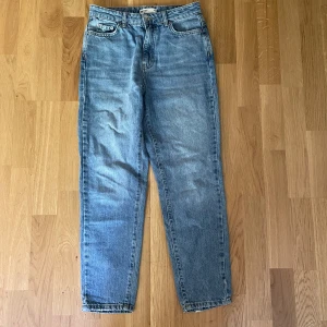 Jeans 50kr -  Jeans för 50kr styck. Märken från Gina tricot och NAKD