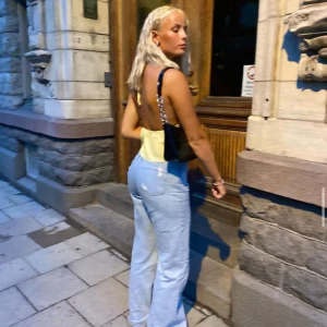 Zara jeans - Raka blåa zara jeans med slits (high waisted)  Storlek 36,Fint skick! 💙