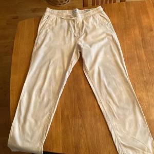 Linnebyxor Jack&jones - Säljer mina linnebyxor för dom e för små storlek S väldigt snygga funkar till alla tillfällen jättefint skick precis som nya. Skriv för mer bilder eller frågor 