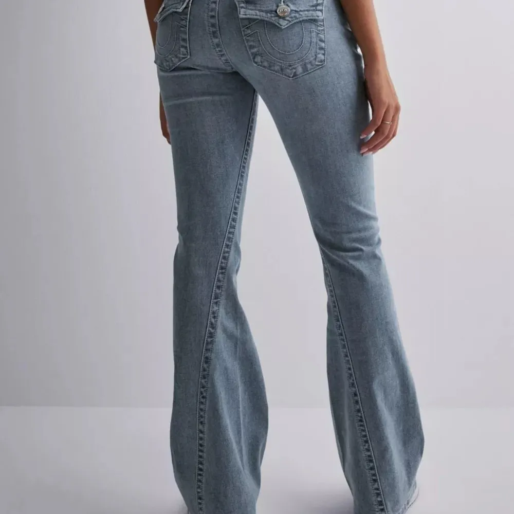 Low rise flare true religon jeans . Jeans & Byxor.