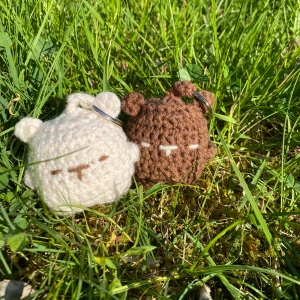 Bjørne och Bjørnie  - Möt Bjørne och Bjørnie, den perfekta nyckelrings ’buddies’ att dela med någon speciel. Den här söta, lilla, vresiga och ’fierce’;a duon kommer ge dig ett leende på läpparna vetandes att den andra halvan hänger på din bästa kompis nyckelring! 