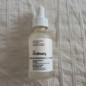  The ordinary salicylic Acid 2% - Hej säljer min salicylic acid from the ordinary.  Den är använd two tre gånger bara,ni kan 👀 på bilden.  