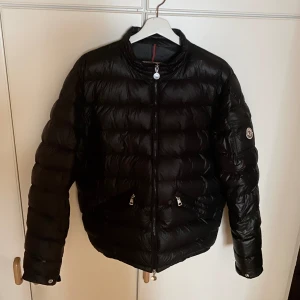 Moncler Jacka - Stl. 4   Moncler jacka 