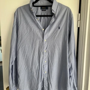 Ralph Lauren Skjorta - Sällan använd, passar storlek M och även liten L. Säljer för 339kr
