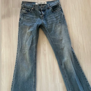 Lågmidjade diesel jeans - Jättefina lågmidjade i diesel jeans i nyskick som tyvärr är för små för mig (så kan tyvärr inte fixa bild på)  Kp för frågor ❤️