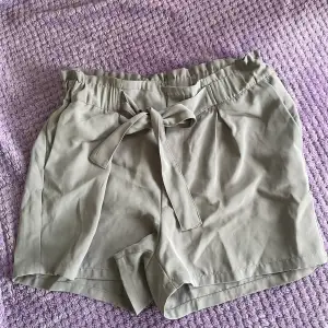 jättefina shorts 