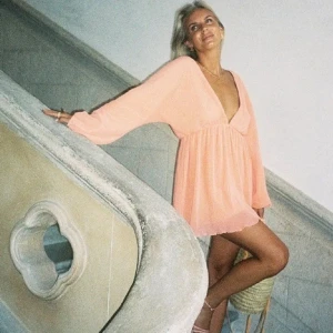 Populär klänning lojsanxnakd - Populär klänning från Lojsans kollektion med nakd. Har tyvärr aldrig kommit till användning. Storlek 38. 