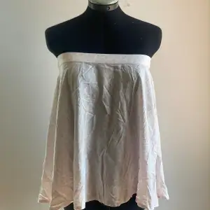 Superfin kjol från Monki som funkar minst lika bra som topp!💕🌸 Finns ej att köpa längre ⭐️