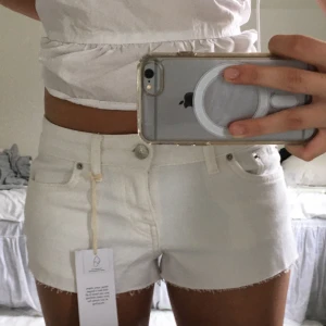 Lågmidjade Gina shorts  - Säljer då de aldrig har varit andvända 💕💕