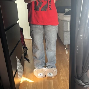 weekday jeans  - gråa jeans från weekday. lågmidjade och oanvända!  pris kan diskuteras