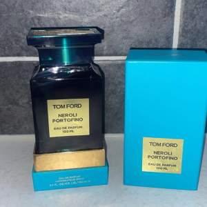 Jag säljer min nya Tom Ford parfym som jag köpte på färjan i Tyskland för nedsatt pris. Säljer den för 1000 men buda gärna:) Mvh Gustav
