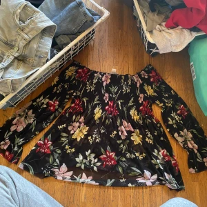 Blus - Toppskick.  Genomskinlig  