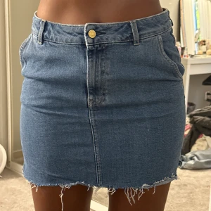 Jeanskjol!  - Sjukt fin egen klippt jeans kjol från h&m! 