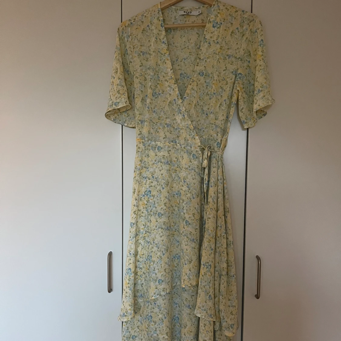 Helt ny klänning från Na-kd. Endast provad. Strl 36 