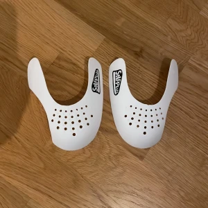 Crease skydd - Jag säljer mina crease skydd. Dom är aldrig använda för att jag köpte tygskor och inte hade någon nytta av dom.