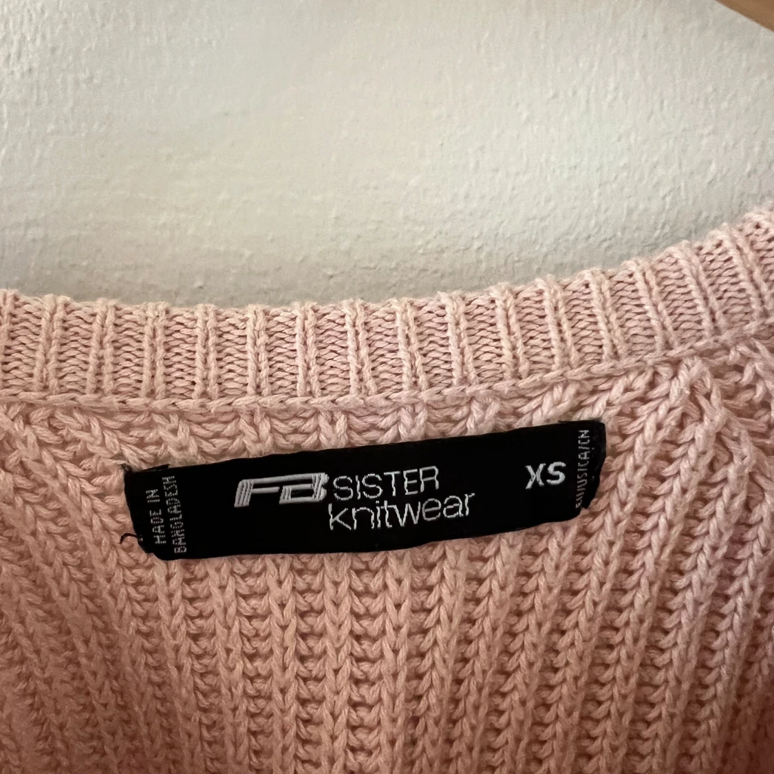 Pink sweater - 90