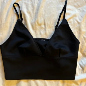 Topp - En fin topp, perfekt för sommaren. Passar XS-S