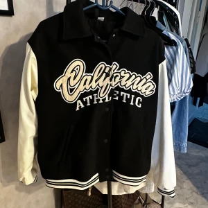 Jacka  - Jacka från HM storlek M, men skulle säga att den sitter som en S. Använd en gång