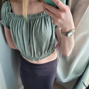 Somrig tröja🌸 - Super Fint skick. Har använt den en gång och säljer den för att den inte kommer till använding❣