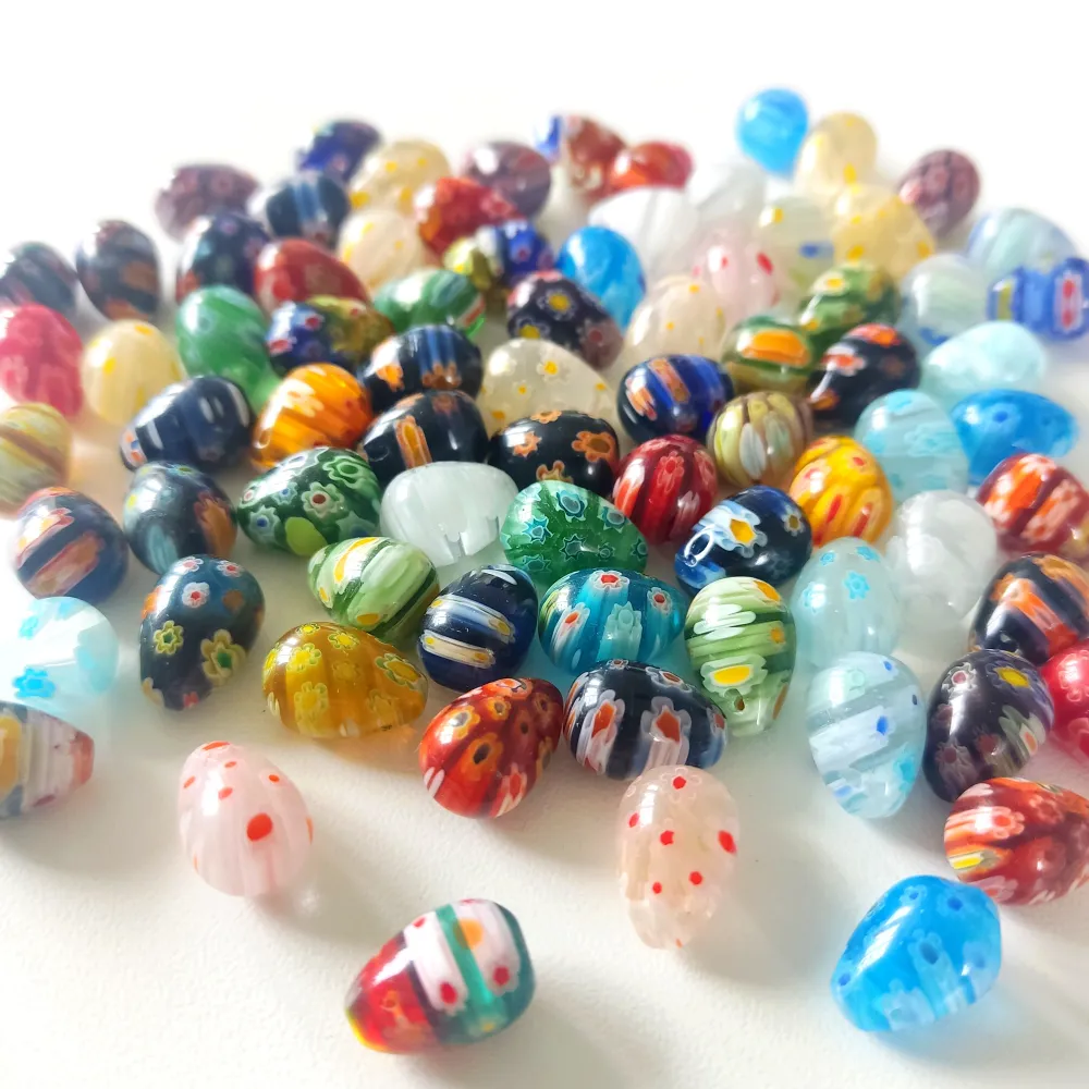 180 Glass beads in different colours, drop shape.. Övrigt.