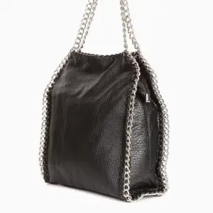 En fin svart väska från Tiamo! ❣️ Använd men i bra skick!🥰