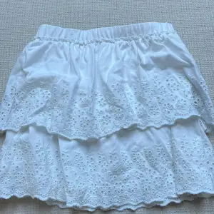 Supersöt kjol från zara, perfekt nu till sommaren 