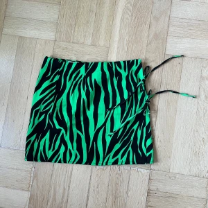 Kjol  - Cool kjol från asos, knappt använd💕 