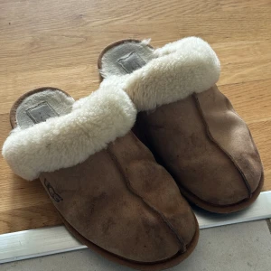 Tofflor - Ugg - Tofflor från Ugg, har använts som innetofflor! 💞