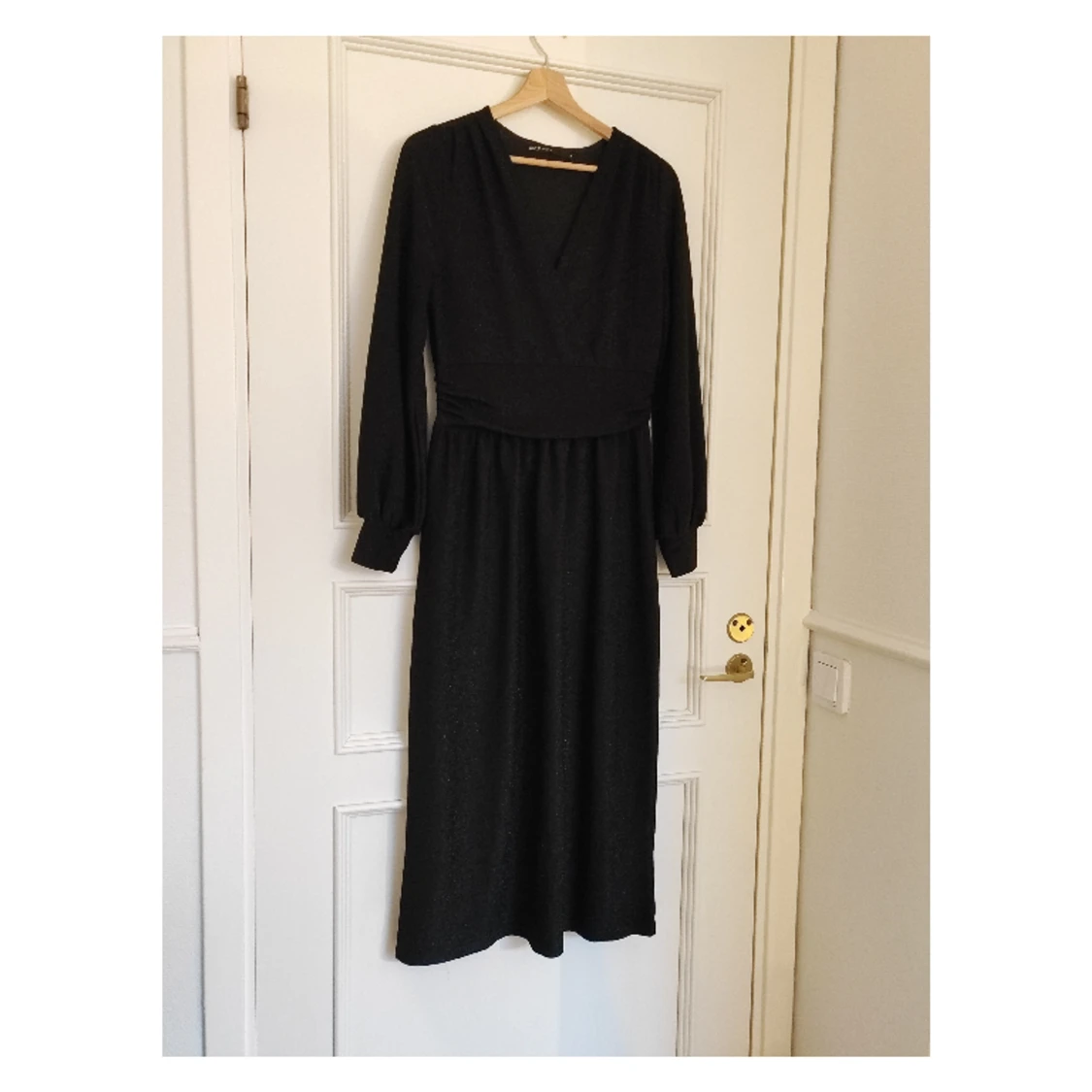 Glittrig klänning stl M, Only - 91