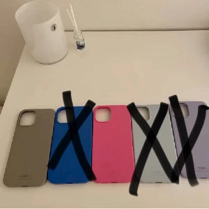 Holdit mobilskal💕💕 - Säljer 2st holdit mobilskal, ett grått och rosa. Säljer då jag ska ha ny mobil, passar till iPhone 12. Ny pris 199kr säljer båda för 50kr eller 1st för 40kr