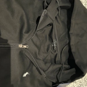 Ralph lauren kofta  - Ralph lauren kofta storlek M är stor i storlek helt oanvänd tveka inte på att höra av er 