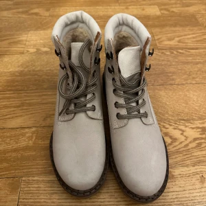 Mockaboots - Oanvända, storlek 36. Finns i Eskilstuna annars står köparen för frakten 