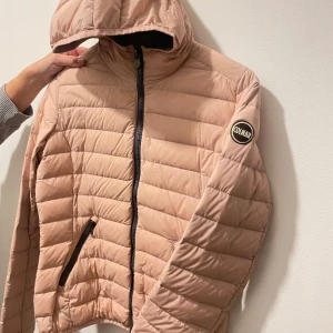 Colmar jacka  - Säljer denhär fina äkta Colmar jackan. Använt fåtal gånger i bra skick. Storlek M 💌❄️