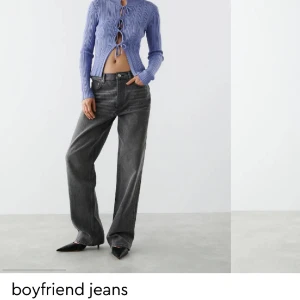 Boyfriendjeans Ginatricot  - Helt nya oanvända jeans från Gina. Slutsålda på hemsidan🩷 Köpta för 599. Skriv för egna bilder. Passar mig perfekt i längden och jag är 163 cm.