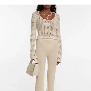 Tröja från Acne studios - En supersnygg virkad tröja från Acne Studios som jag köpte förra året💗Sista bilden är min🥰 den kommer inte till användning så säljer den för 2600kr🥰 Nypris är ca 5200 sek💗 Köpte den från mytheresa och kan skicka orderbekräftelsen för intresserade❤️