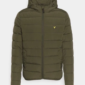 Lyle and skott jacka - En snygg lyle and scott jacka för en väldigt bra peng🤩 nypris går runt 1200 Storlek S  Skickar bilder vid intresse😊