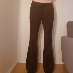 Fejk mocka byxor - Bruna fejk mockabyxor köpta på second hand, bra skick 