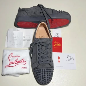 Louboutin skor - dm if interested 