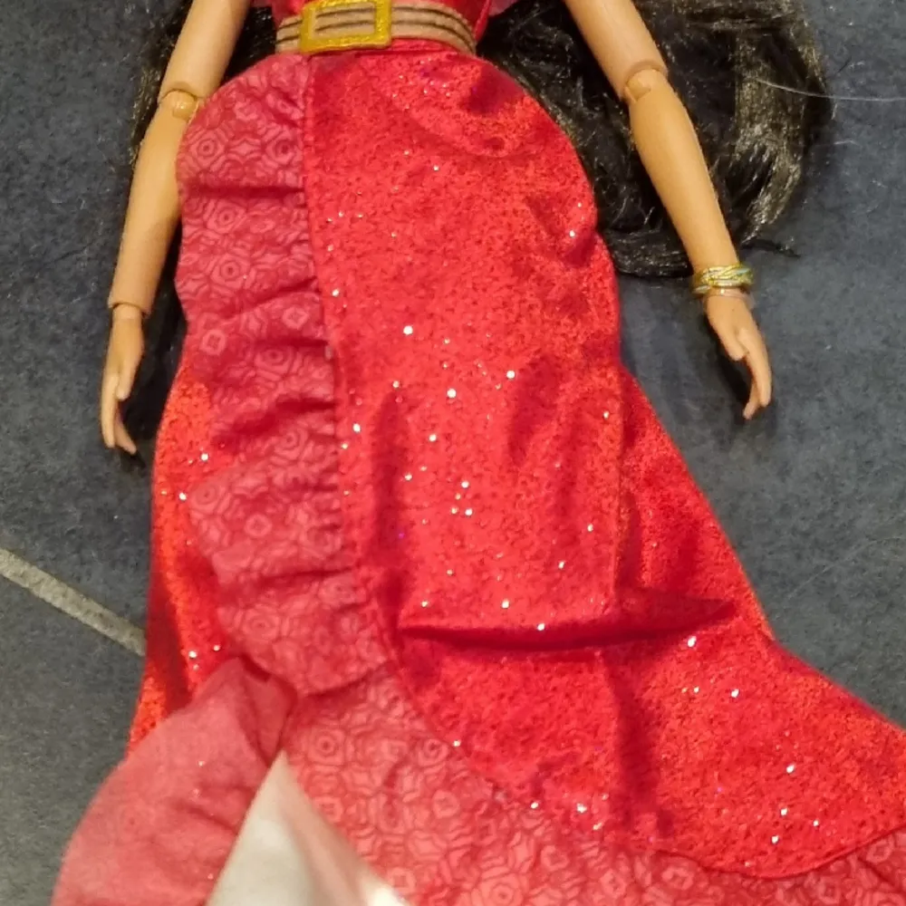 Mycket fin Disney Princess orginal inköpt på Disney store I USA  Storlek 30cm lång .Aldrig lekt med orginal klänning och skor . Övrigt.