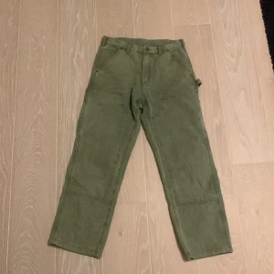 Carhart carpenter pants - carhartt byxor använda ett par gånger, säljer för att de inte passar mig