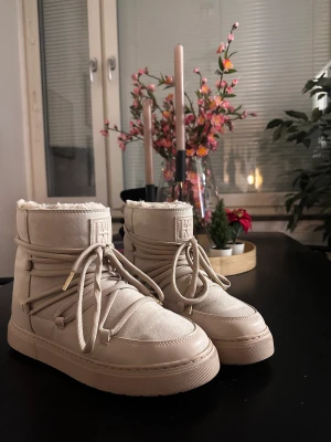 Vinterskor  - Använda 1 gång, men är för stora för mig.  Finns i Vallentuna, Stockholm 