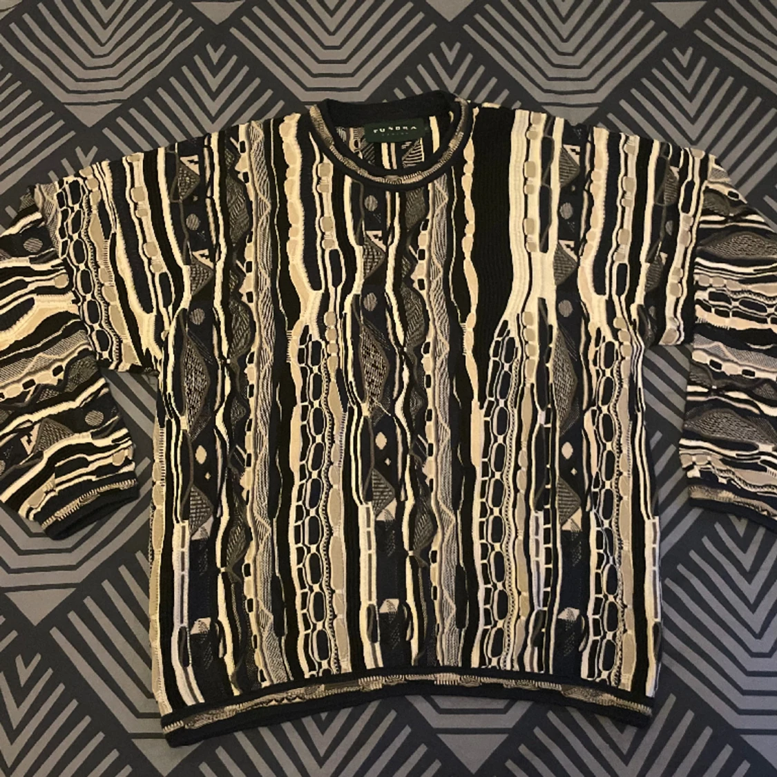 Blå/vit stickad tröja