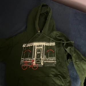 Harry Styles hoodie - Harry styles hoodie. Köpt för 750kr säljer för 500kr