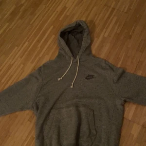 Nike hoodie - Nike hoodie som har används väldigt få gånger.