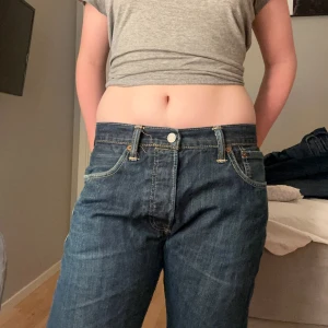 Levi’s jeans  - Säljer mina Levis jeans då den är lite för små i midjan! Ett par nya kostar 1100kr säljer mina för 500kr 