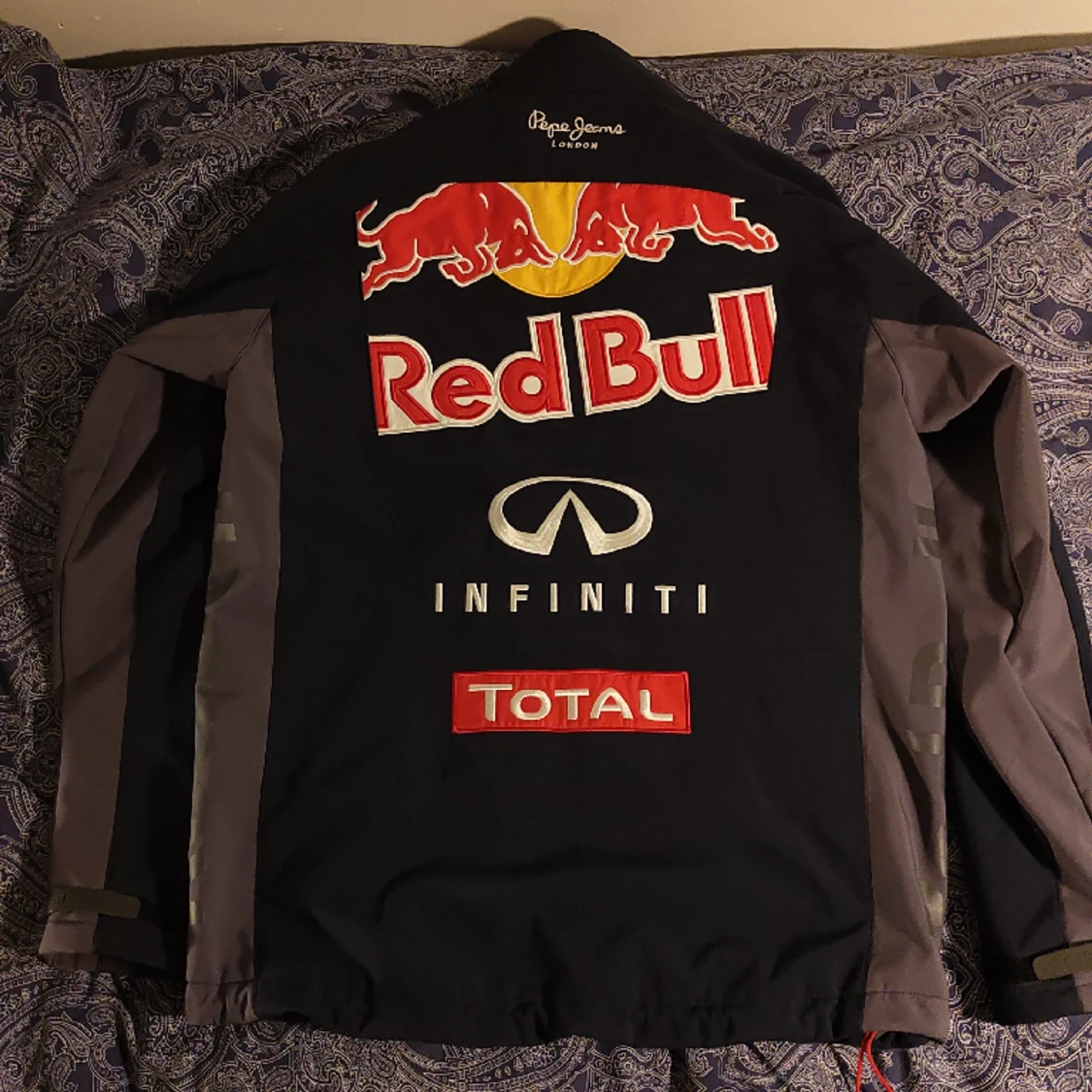 Red Bull Racing jacka  - 90