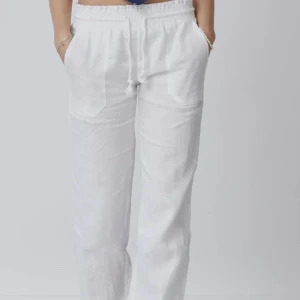 Vita linnebyxor - Lågmidjade, Linnebyxor med fickor. Fina och helt nya. Köpta för 800kr. Aldrig använda.