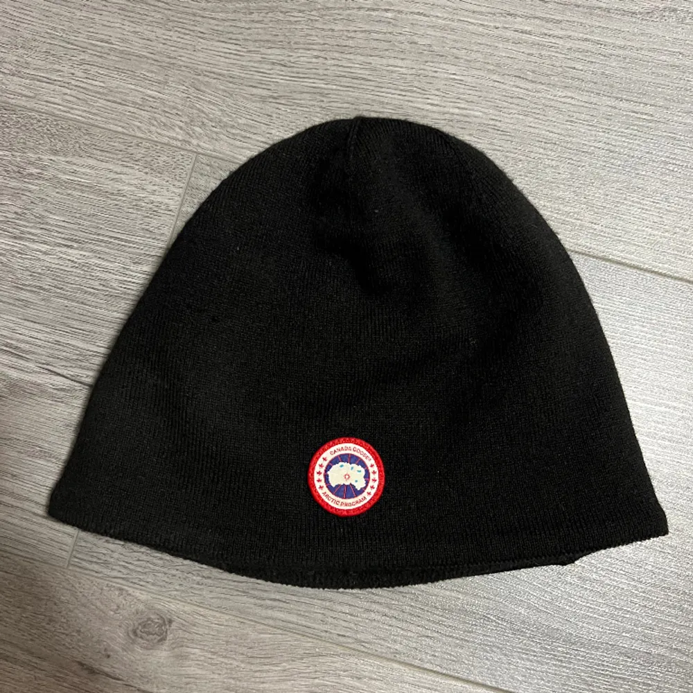 Säljer en äkta canada goose mössa!. Accessoarer.