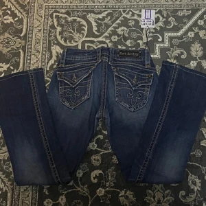 Rock Revival jeans - Säljer dessa Rock revival jeansen då de inte passade mig. De sitter lågmidjat och flare. Har inte kommit till användning en endaste gång. 